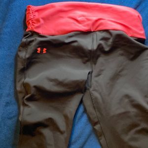 Under armour capri leggings black and pink